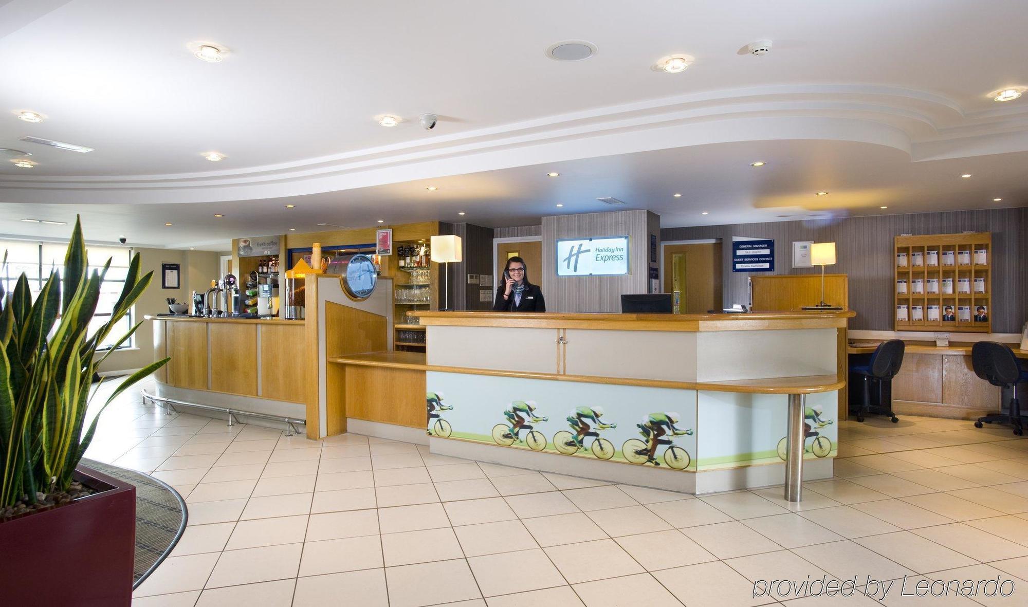 Holiday Inn Express London Luton Airport, An Ihg Hotel Exteriér fotografie